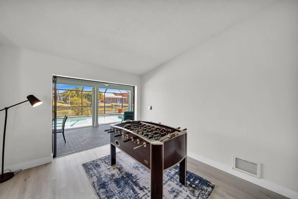 Luxury Waterfront Haven In Cape Coral - Dog-Friendly Escape With Private Pool Villa Eksteriør bilde