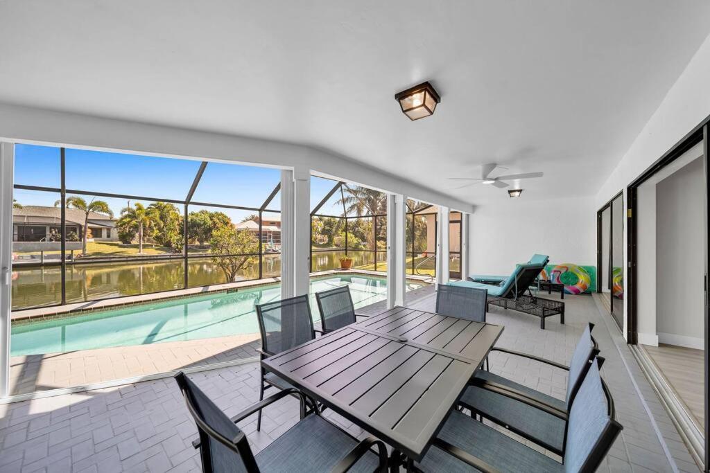 Luxury Waterfront Haven In Cape Coral - Dog-Friendly Escape With Private Pool Villa Eksteriør bilde