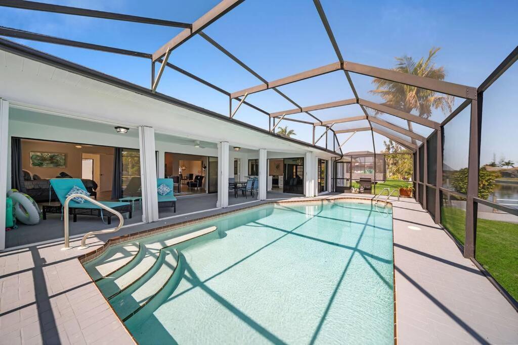 Luxury Waterfront Haven In Cape Coral - Dog-Friendly Escape With Private Pool Villa Eksteriør bilde
