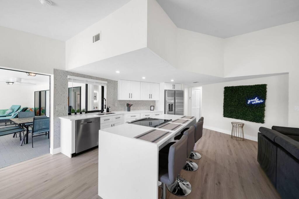 Luxury Waterfront Haven In Cape Coral - Dog-Friendly Escape With Private Pool Villa Eksteriør bilde