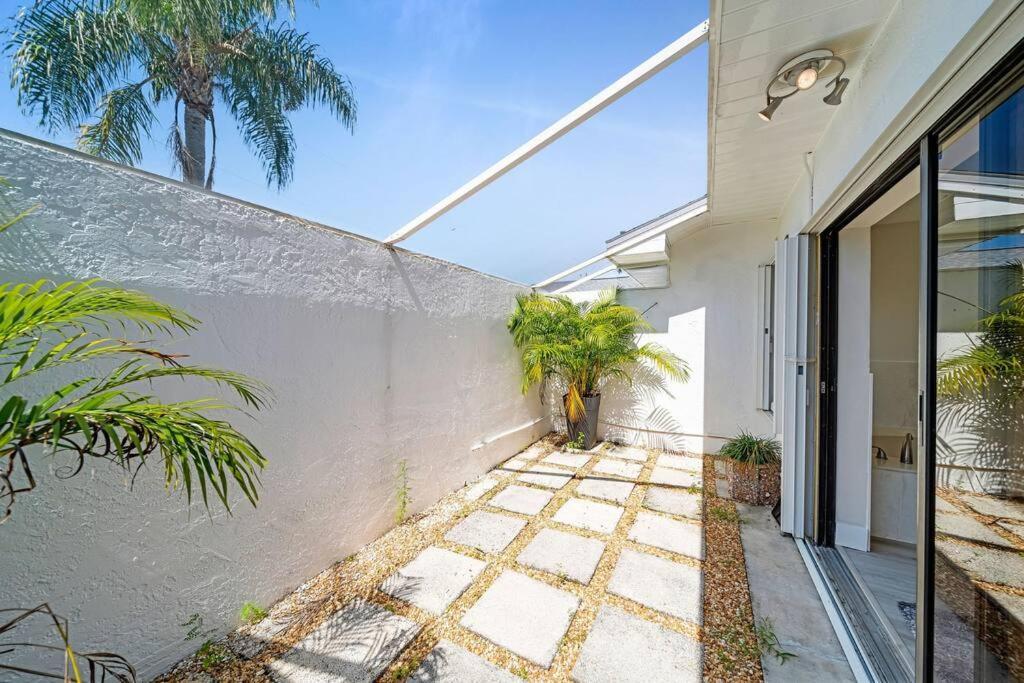 Luxury Waterfront Haven In Cape Coral - Dog-Friendly Escape With Private Pool Villa Eksteriør bilde