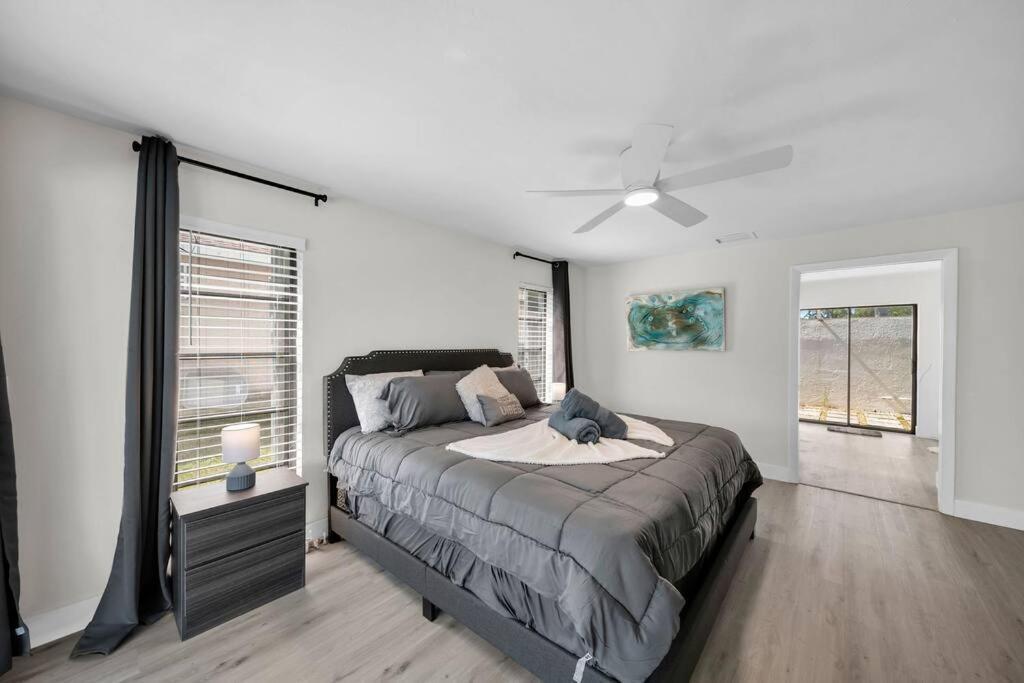 Luxury Waterfront Haven In Cape Coral - Dog-Friendly Escape With Private Pool Villa Eksteriør bilde