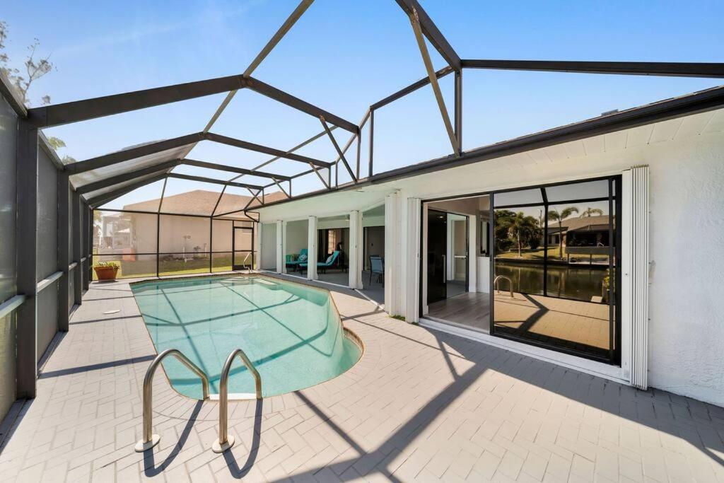Luxury Waterfront Haven In Cape Coral - Dog-Friendly Escape With Private Pool Villa Eksteriør bilde