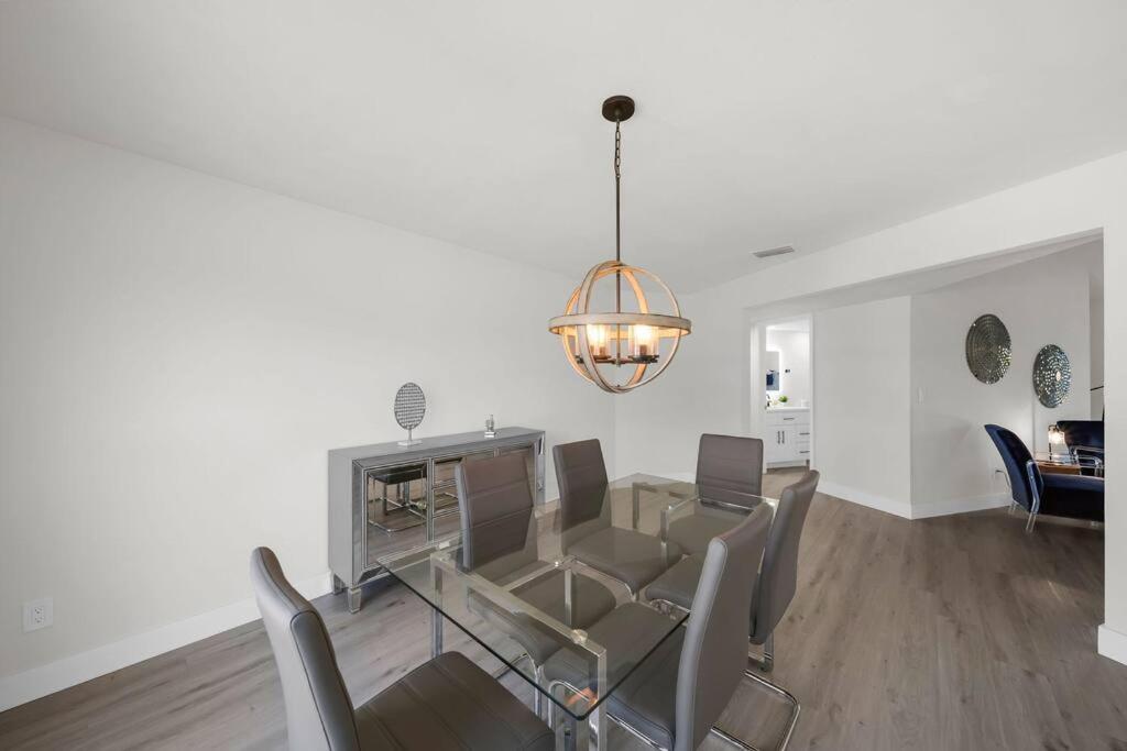 Luxury Waterfront Haven In Cape Coral - Dog-Friendly Escape With Private Pool Villa Eksteriør bilde