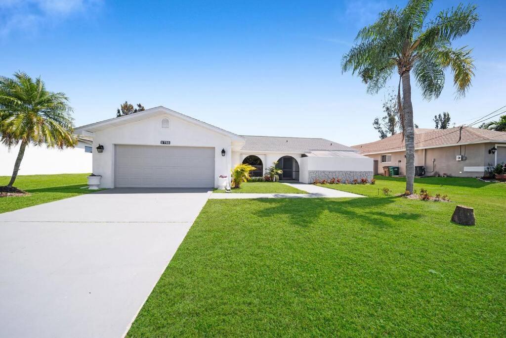 Luxury Waterfront Haven In Cape Coral - Dog-Friendly Escape With Private Pool Villa Eksteriør bilde