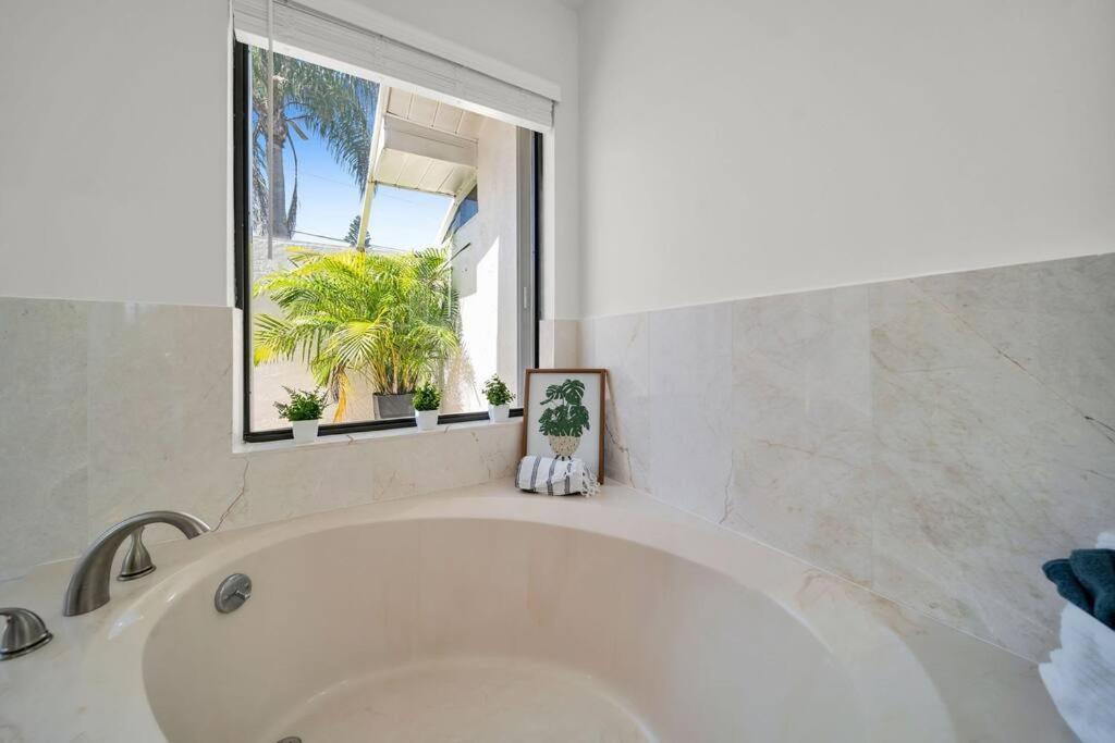 Luxury Waterfront Haven In Cape Coral - Dog-Friendly Escape With Private Pool Villa Eksteriør bilde