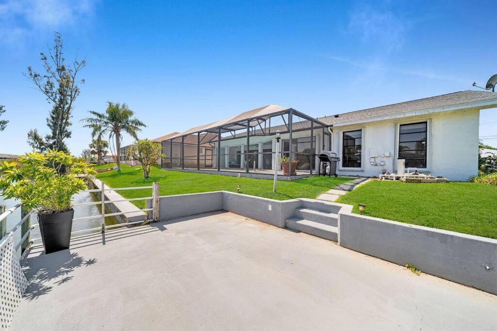 Luxury Waterfront Haven In Cape Coral - Dog-Friendly Escape With Private Pool Villa Eksteriør bilde